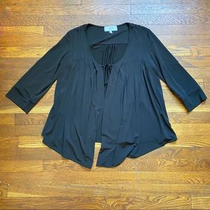 Textile Elizabeth and James black tie front adjustable sleeve blouse size small